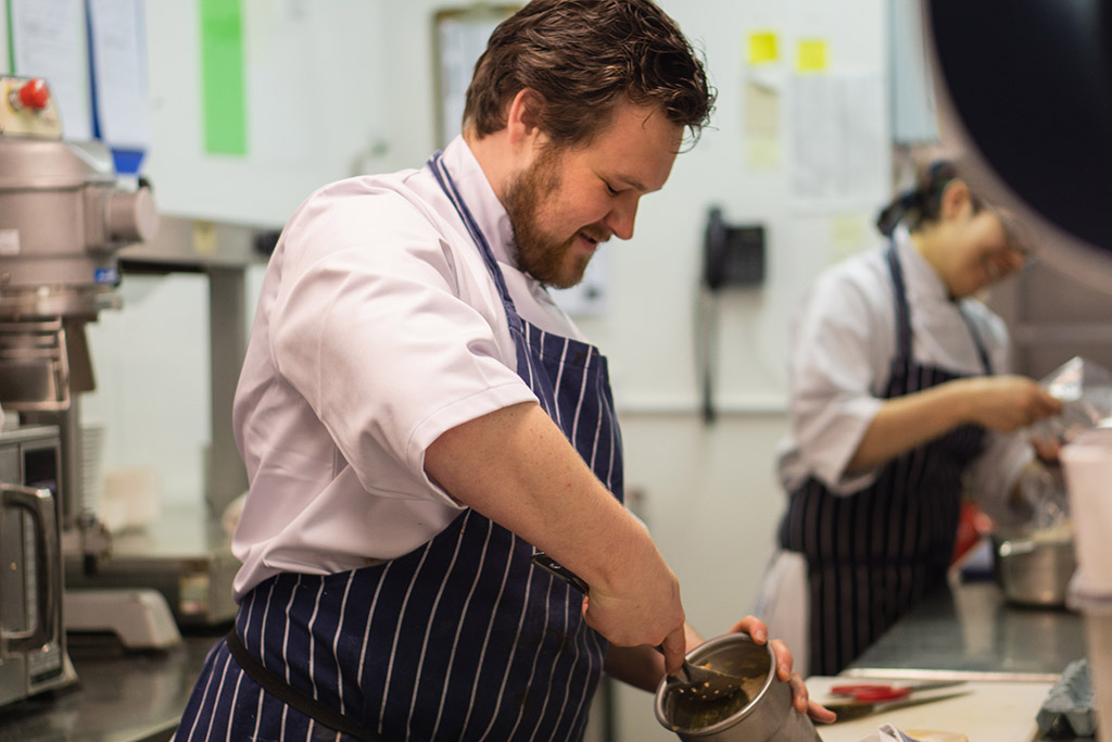 James, Chef de Partie, Pastry